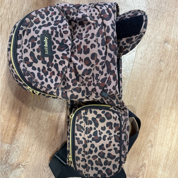 Tushbaby Other - TushBaby hip carrier